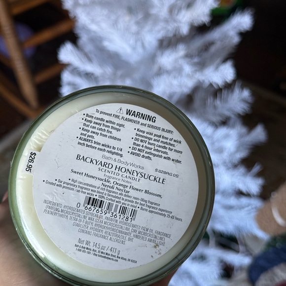 Bath & Body Works Green Backyard Honeysuckle Candle - Picture 4 of 6